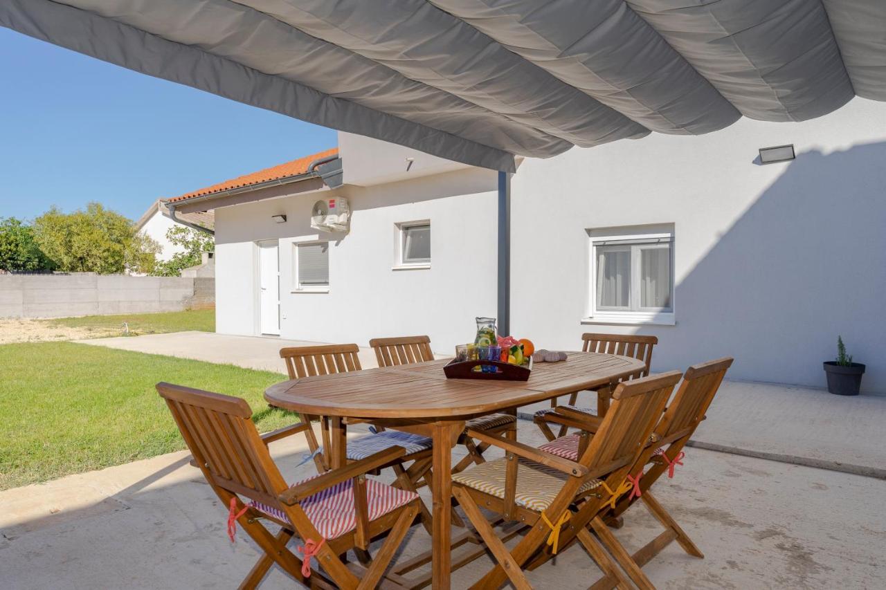 Apartmani Dmarie Privlaka  Exterior photo